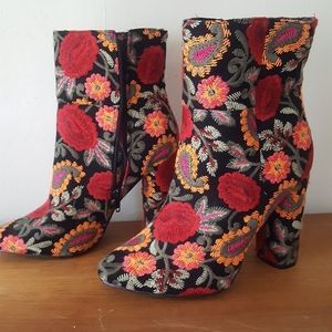 NWOT Just Fab Marguerite Chunk Heel Booties